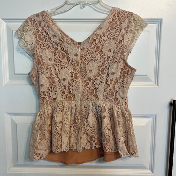Anthropologie Maeve Katrine Lace Peplum Top Cap Sleeve Lined Blouse Nude Small - Picture 3 of 6